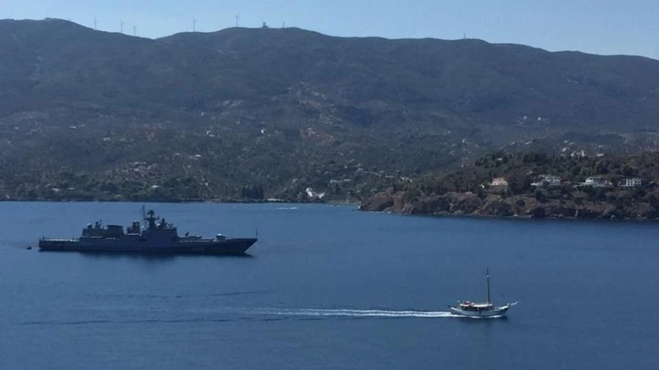 «Απόβαση» Ρώσων στον Πόρο – Δείτε την εντυπωσιακή φρεγάτα «Admiral Essen» (εικόνες, βίντεο)